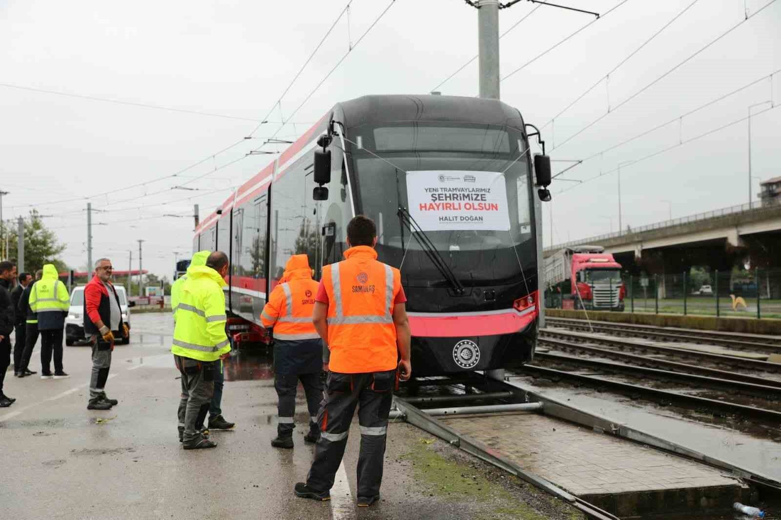 Samsun raylarında filo büyüyor: Üçüncü yeni tramvay da geldi