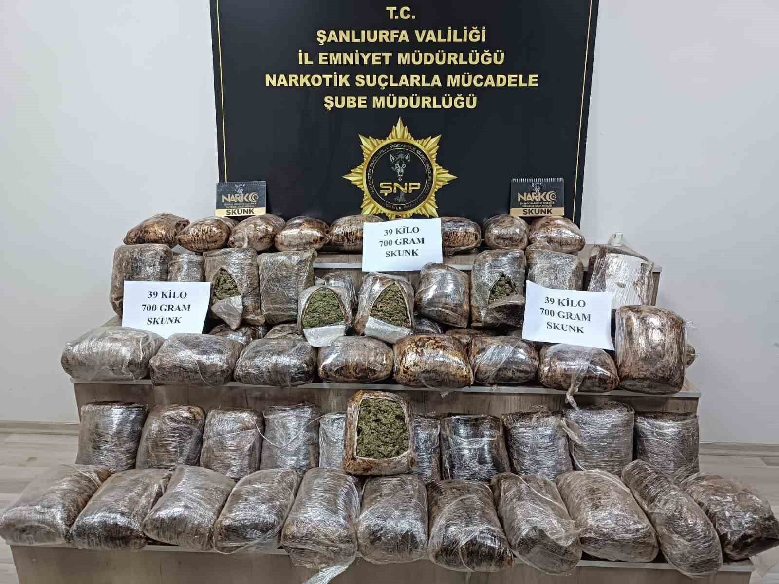 Yolcunun valizinden 39 kilo 700 gram yasaklı madde çıktı