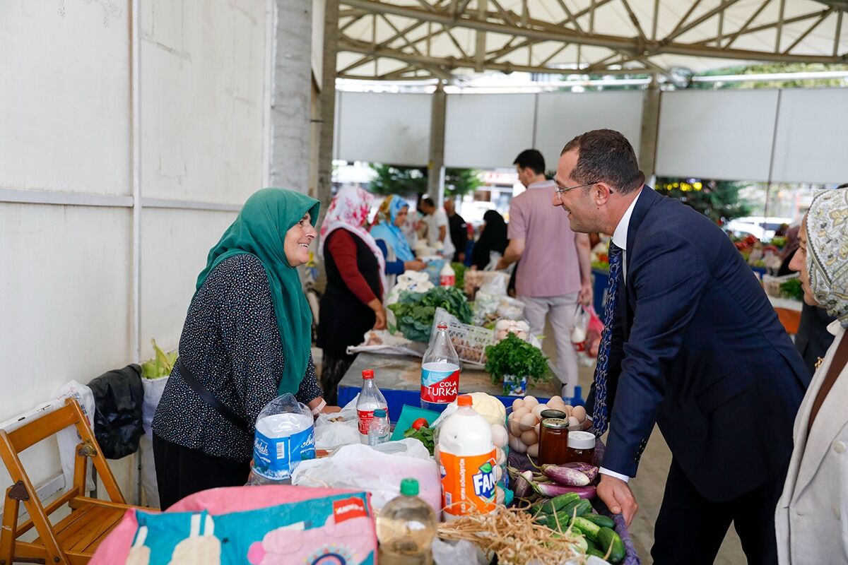 Osman Nuri Ekim Söğütlü Cuma Pazarı’nda Vatandaşları Dinledi