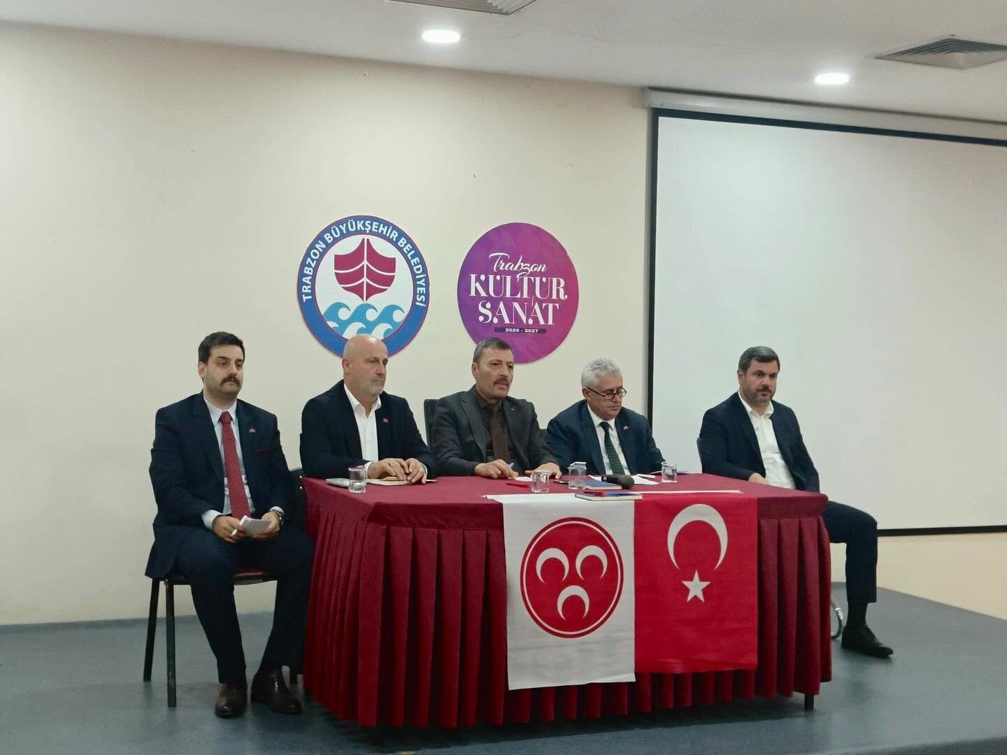MHP Trabzon’da Kritik Toplantı: Belediye Başkanları ve Meclis Üyeleri Bir Araya Geldi
