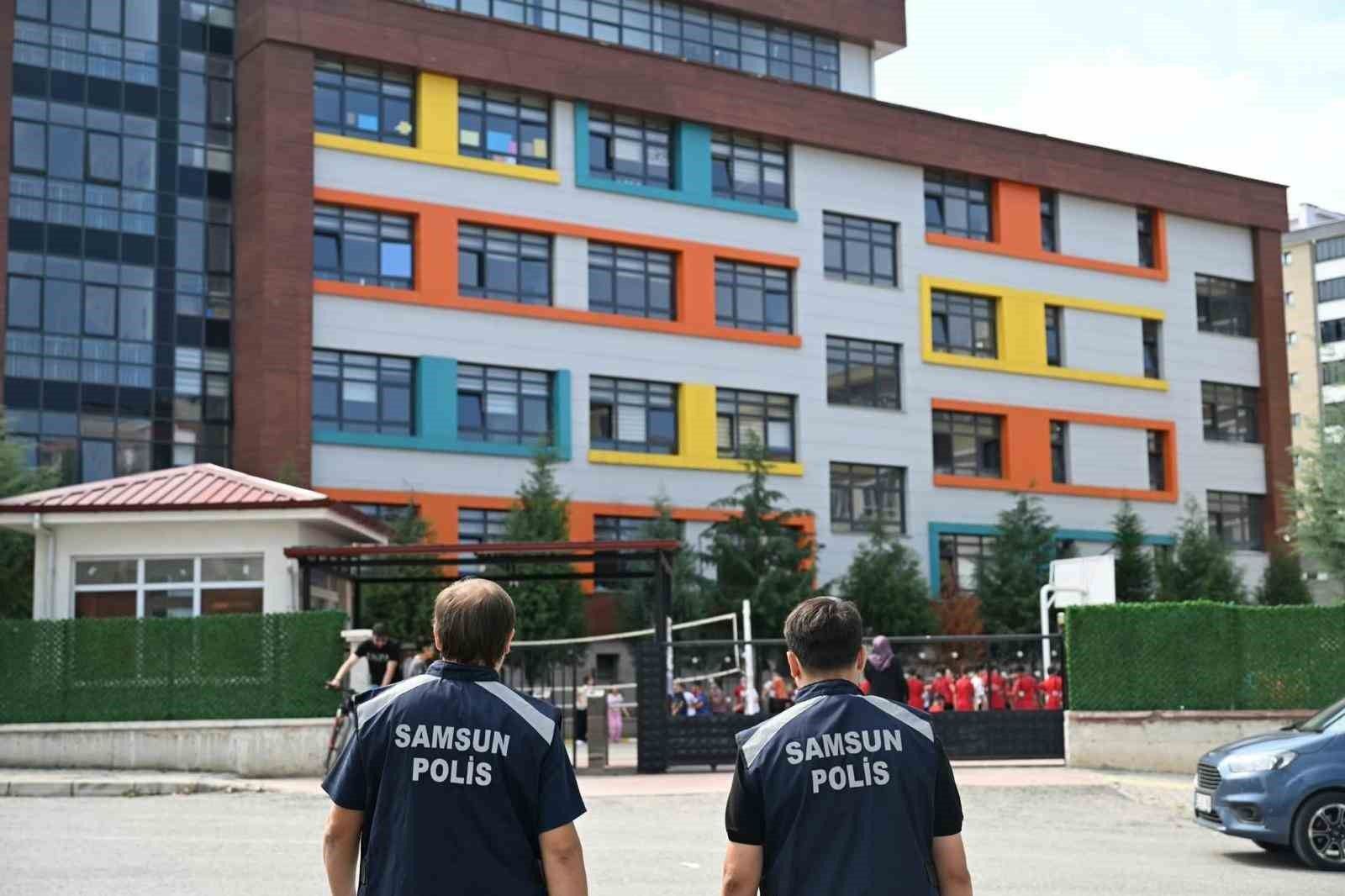 Jandarma ve polisin okul çevrelerindeki güvenlik tedbirleri devam ediyor