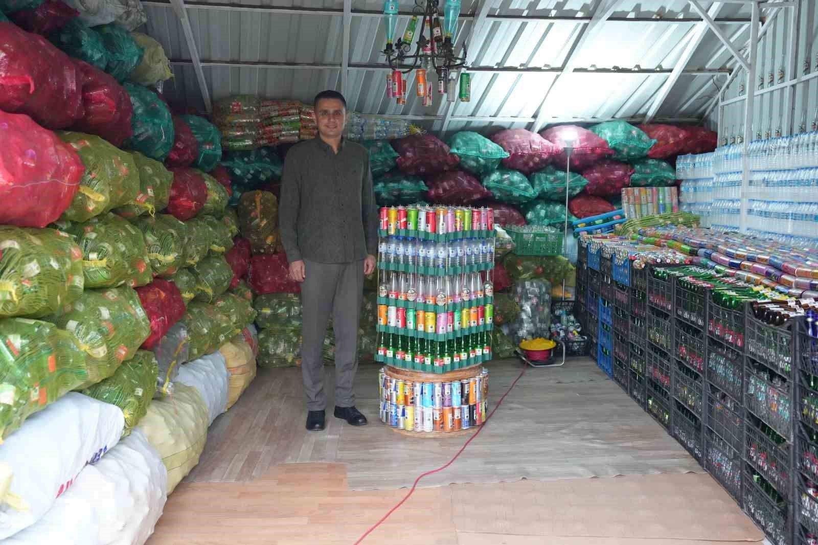 Samsun'da 100 bin içecek ambalajı biriktirdi, Türkiye birincisi oldu