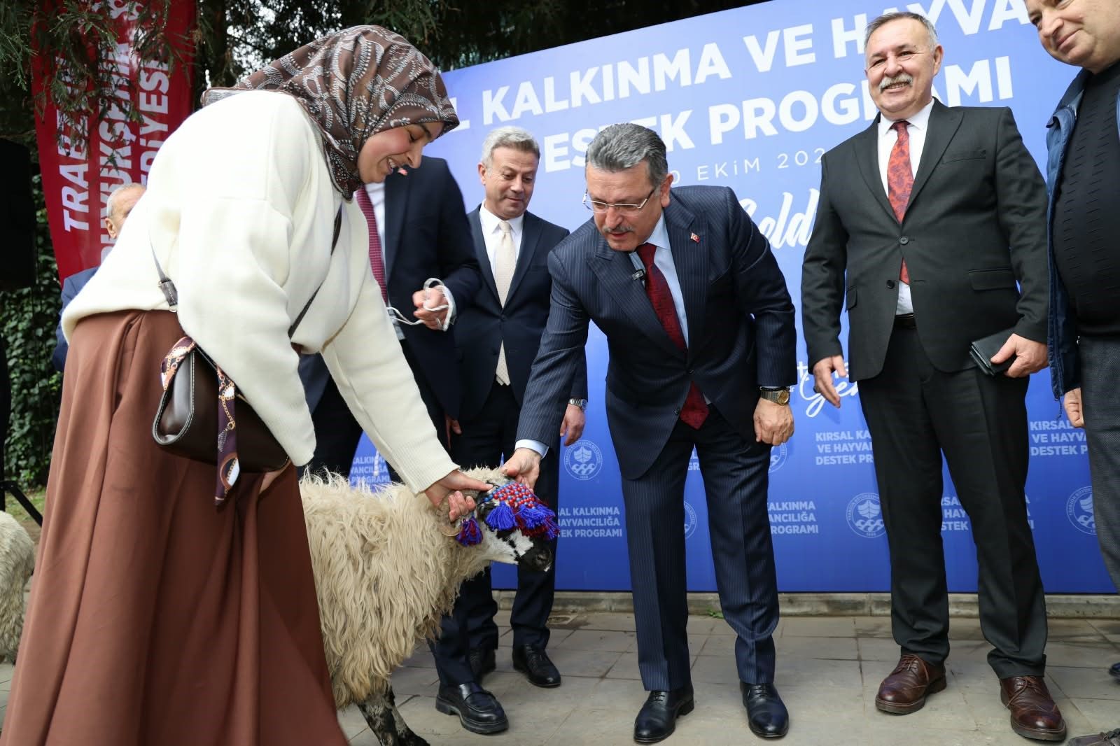 Trabzon'da Hayvancılığa Yüzde 90 Hibe Desteği: Maçka'da 36 Üreticiye 180 Koyun Dağıtıldı!